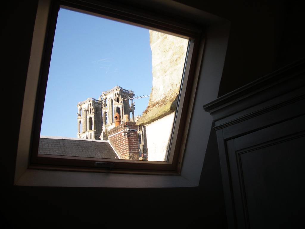 Ferienwohnung Le Refuge Des Cordeliers Laon Zimmer foto