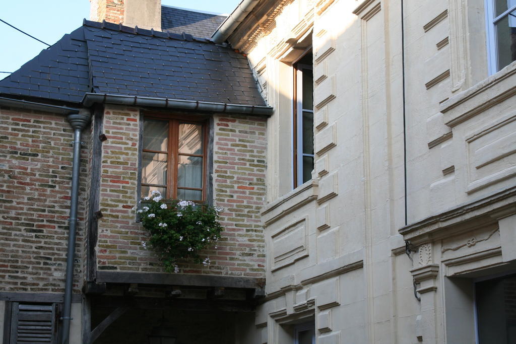 Ferienwohnung Le Refuge Des Cordeliers Laon Exterior foto
